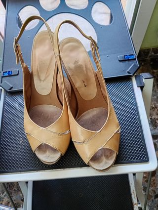 Zapatos de tacón beige