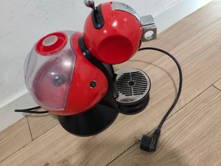 Cafetera Dolce Gusto Roja