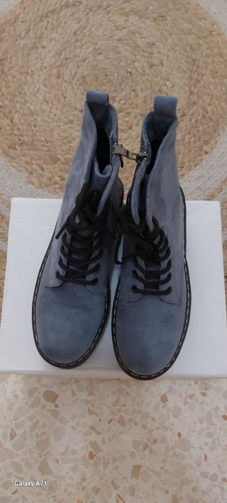 Botas azules de señora