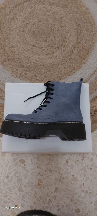 Botas azules de señora