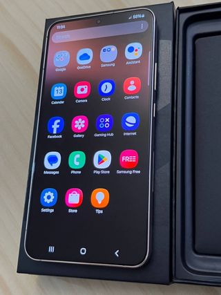 Samsung Galaxy S22 plus 5G 128GB in oro rosa gratis