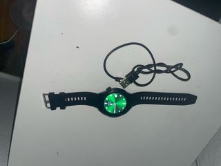 Reloj Inteligente Negro con Pantalla Verde