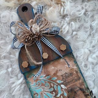 Colgador de madera rústico con gallo