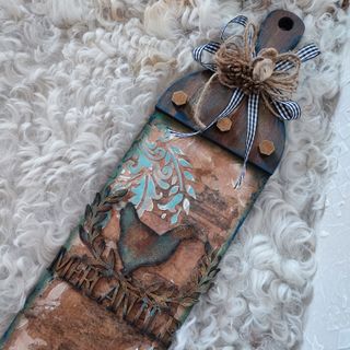 Colgador de madera rústico con gallo