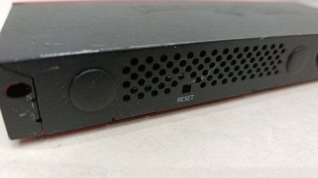 Router MikroTik RB2011iL