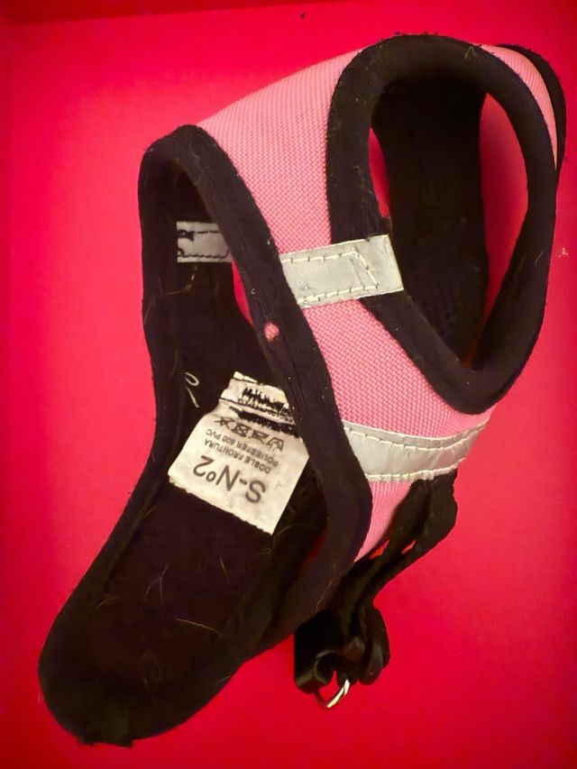 Arnés rosa  y negro para perrito pequeño