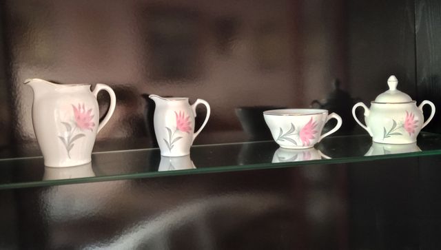 Juego de azucarero, cafetera y lechera