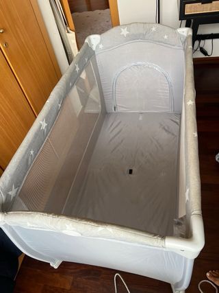 Cuna de viaje plegable y cambiador
