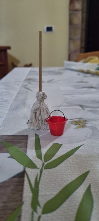 Secchio e mocio per casa delle bambole