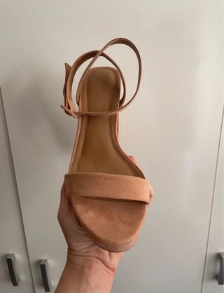 Sandalias de tacón rosa