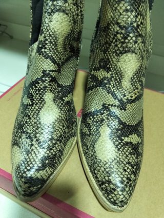 Botines de mujer con estampado de serpiente