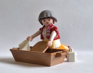 Playmobil Navidad, Pastora Lavandera Arrodillada 