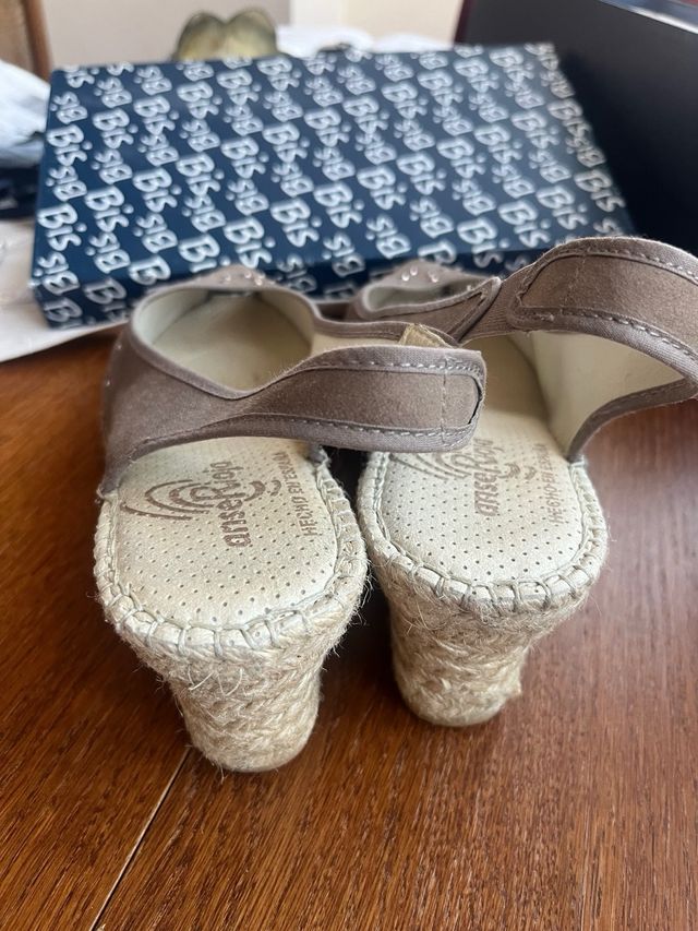 Alpargatas anserioja Talla 41 color topo.