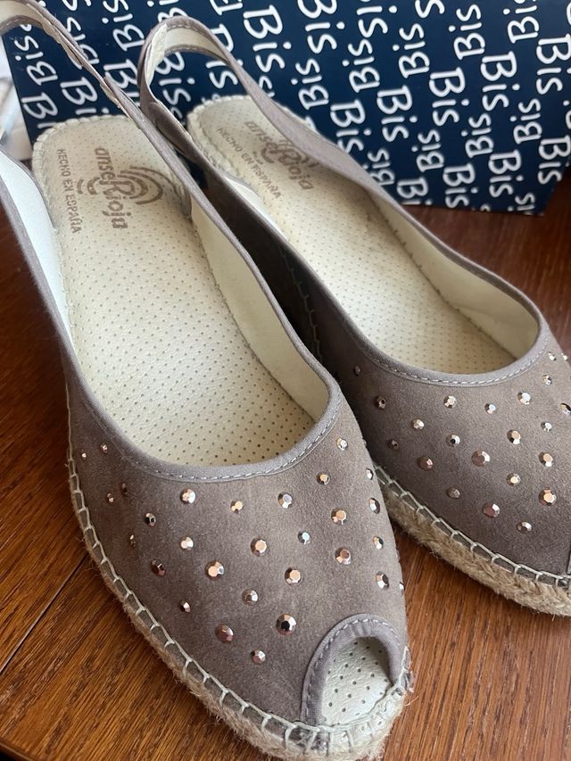 Alpargatas anserioja Talla 41 color topo.