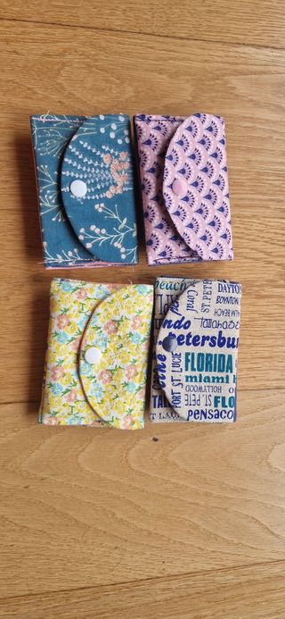 Cartera hecha a mano con 3 departamentos