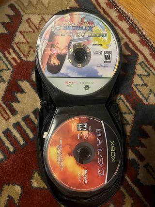 Xbox 360 Blanca + 2 Controles
modelo EEUU