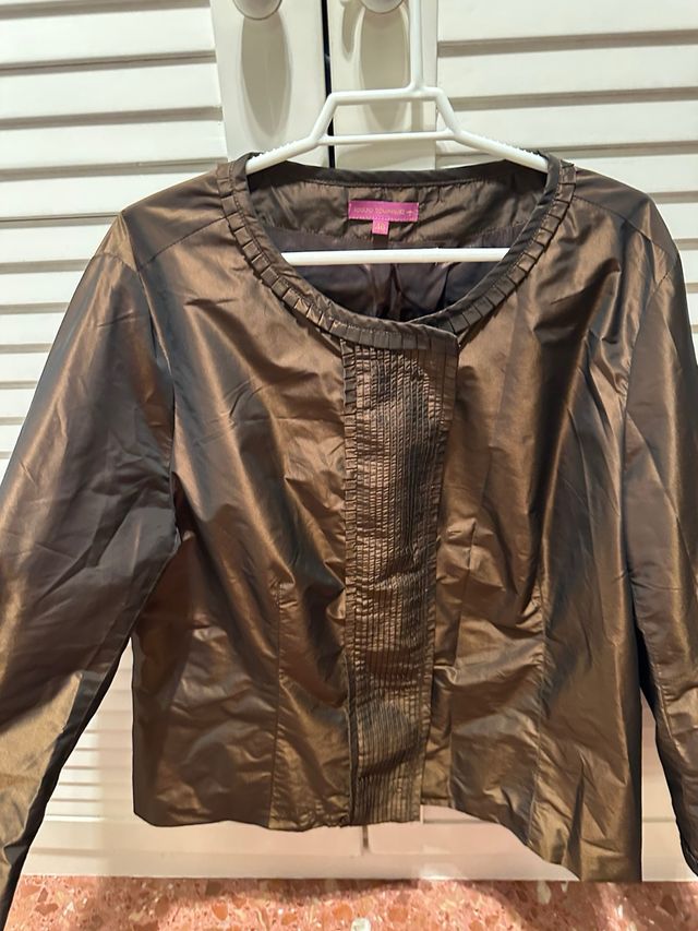 Elegante camisa Adolfo Domínguez marrón