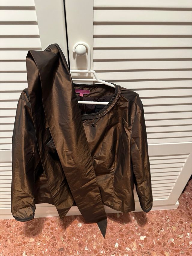 Elegante camisa Adolfo Domínguez marrón