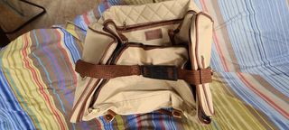 Bolsa de viaje beige y marrón