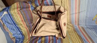 Bolsa de viaje beige y marrón