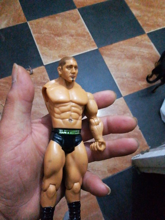 Muñeco Batista WWE ,falta brazo derecho