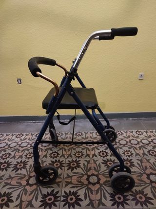 Caminador con asiento y 4 ruedas