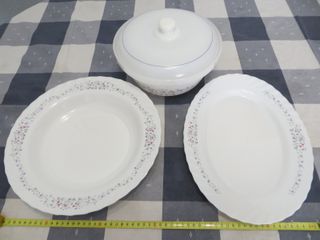 1 Sopera con Tapa + 2 Fuentes Arcopal Flores