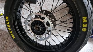 Llanta trasera con cubierta Supermotard 17 de 49cc