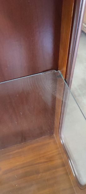 BONITA VITRINA DE MADERA Y CRISTAL