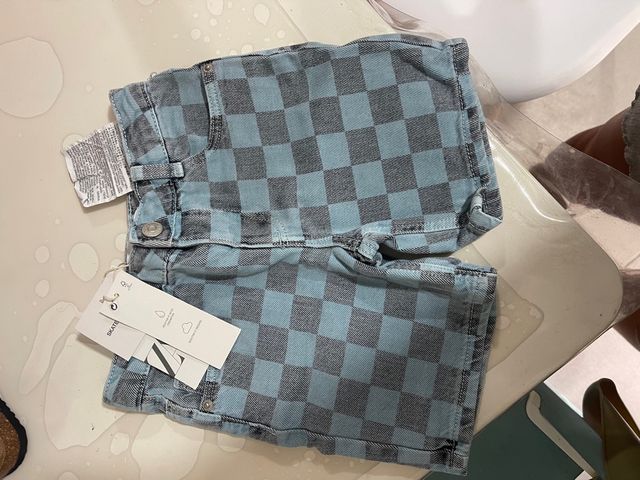 Bermudas de bebé a cuadros Zara
