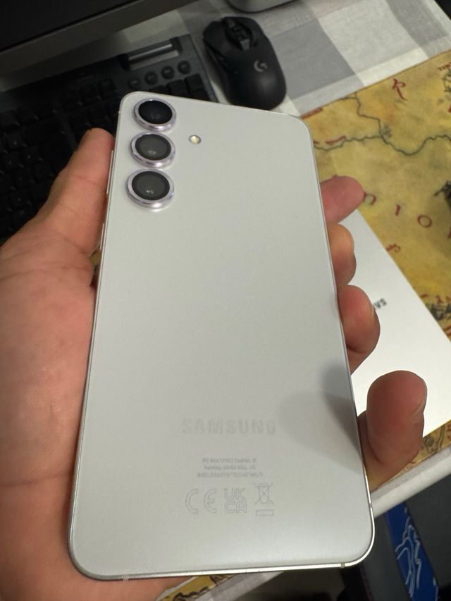 Samsung S24 Gris con caja original.