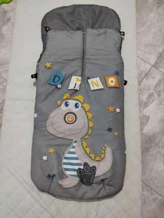 Saco de bebé con dinosaurio gris