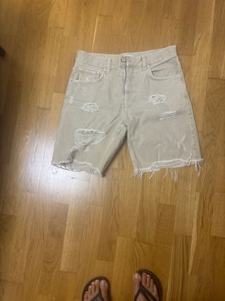 Bermudas vaqueras Bershka rotas beige