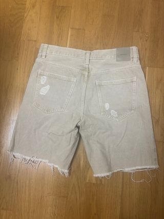 Bermudas vaqueras Bershka rotas beige