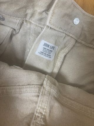Bermudas vaqueras Bershka rotas beige