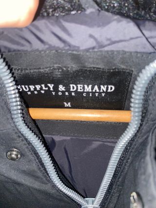 Chaquetón largo con capucha de pelo