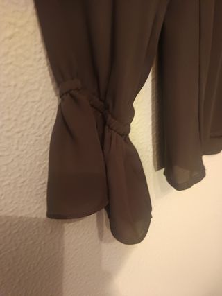 Blusa verde con encaje