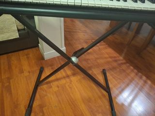 Teclado portátil  Yamaha con soporte YPT-230