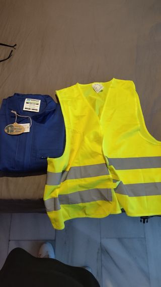 Mono, chaleco y zapatos de trabajo MARCA
