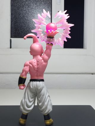Figura de anime Majin Buu con bola de energía (DBZ