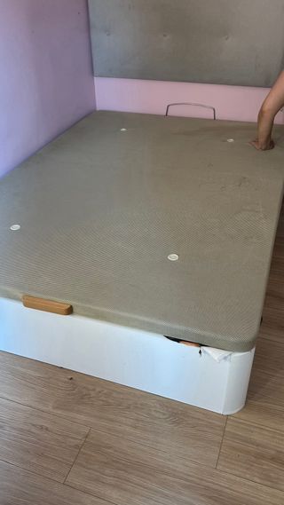 Cama con cajones de madera y tela con colchon