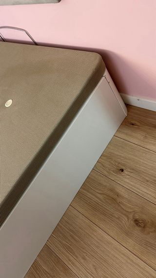 Cama con cajones de madera y tela con colchon