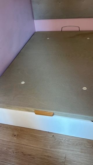 Cama con cajones de madera y tela con colchon