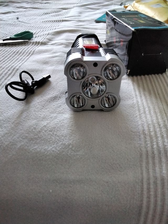 Potente torcia a LED con USB