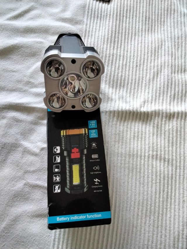 Potente torcia a LED con USB