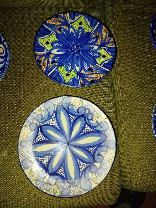Platos de cerámica pintados a mano