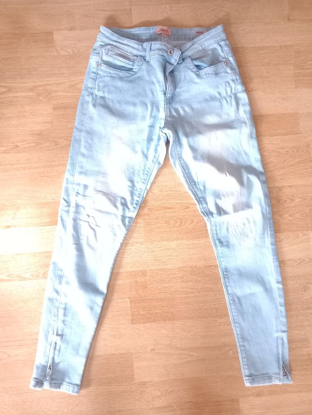 Pantalones vaqueros Only. Azul claro. Talla 29