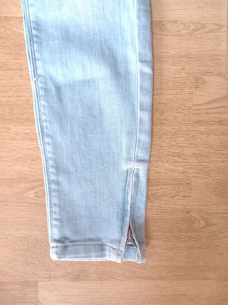 Pantalones vaqueros Only. Azul claro. Talla 29