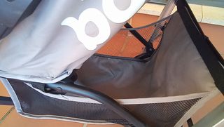 Carrito de paseo con estampado de coches