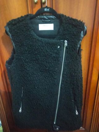 Chaleco Zara Negro Peludo